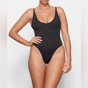 NWT SKIMS SIGNATURE SWIM SCOOP NECK ONE PIECE SIZE XL COLOR ONYX